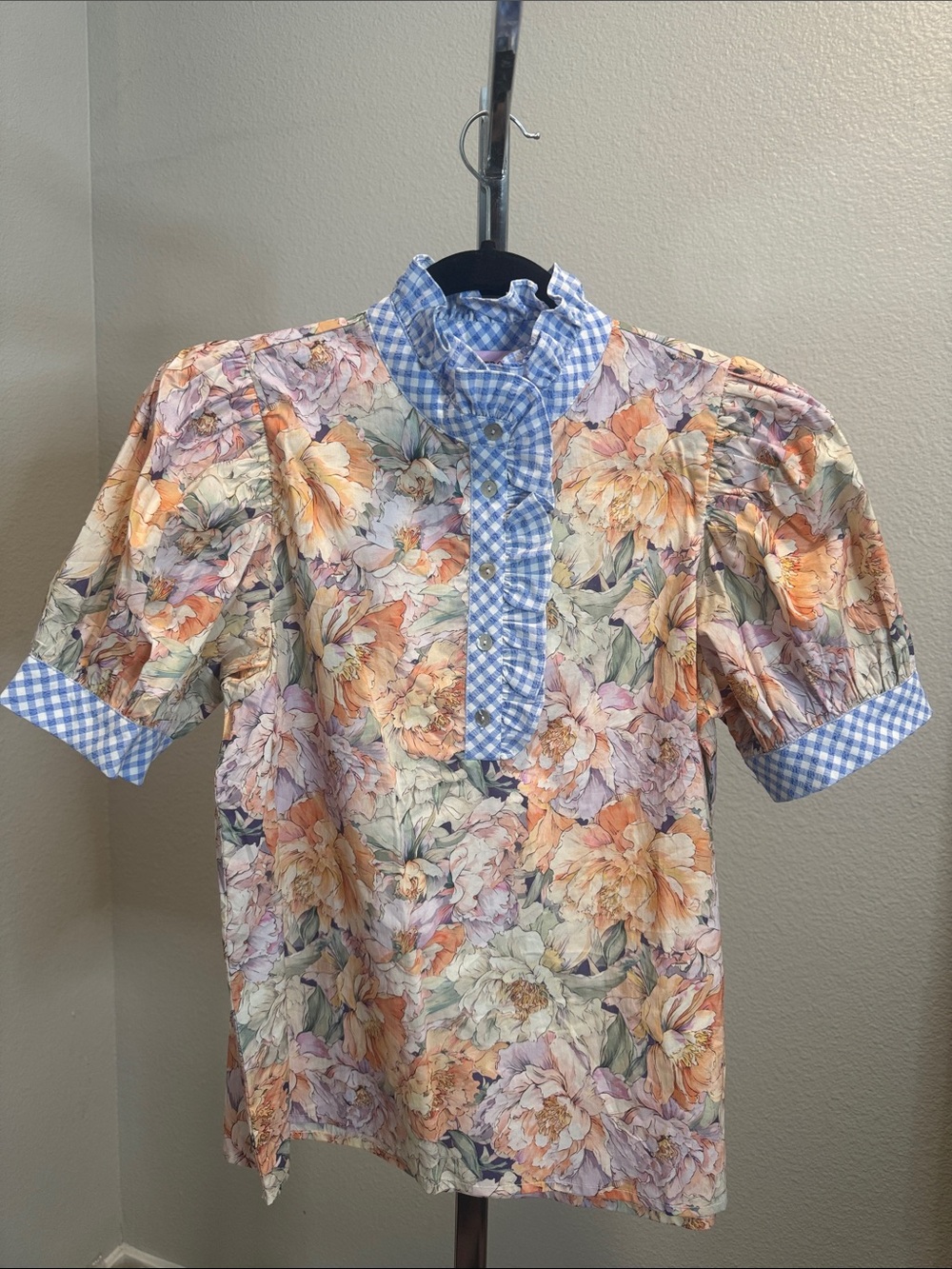 entro Floral Short-Sleeve Button-Down with Blue Gingham Trim
